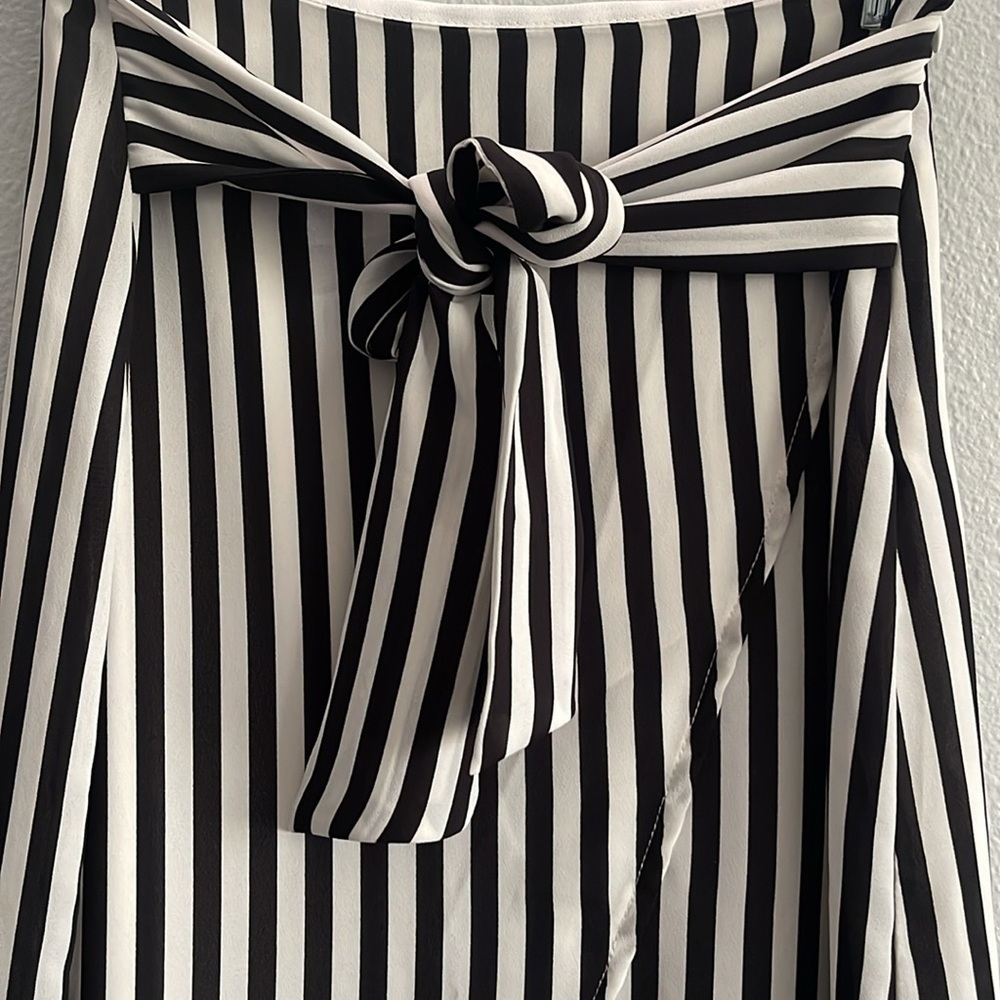 Who What Wear White and Black Stripped Skirt Size 2 - Picture 3 of 6